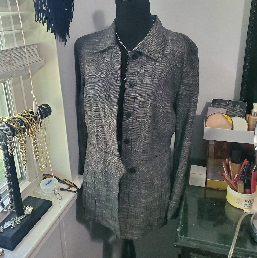 Beliza size 8 medium womens grey blazer with pockets